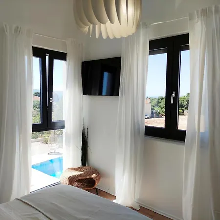 Lazy 8 Villa *