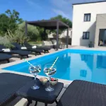 Villa Lazy 8