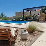 Villa Lazy 8 Garica