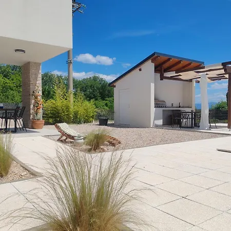 Lazy 8 Villa *