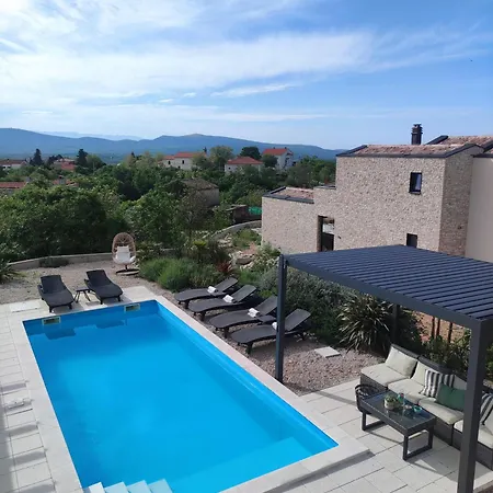 Lazy 8 Villa *