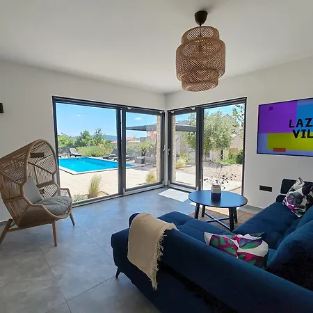 Villa Lazy 8