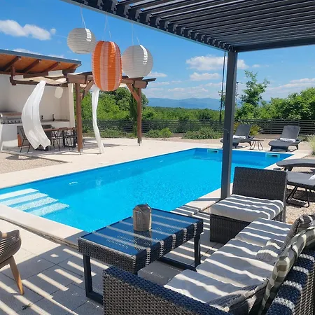 Lazy 8 Villa *